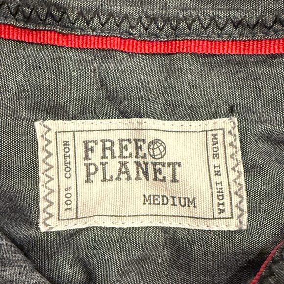 Free Planet black Shirt with Red Accents  , perfect for Christmas - Picture 2 of 4